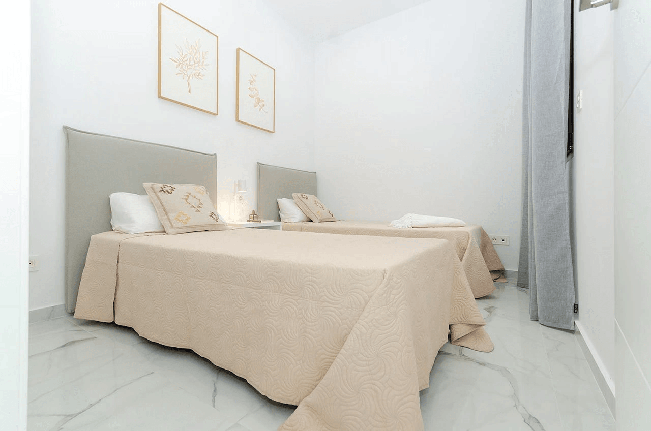 Villas avec 3 chambres, 3 salles de bains, climatisation pré-installée, piscine privée et parking privé