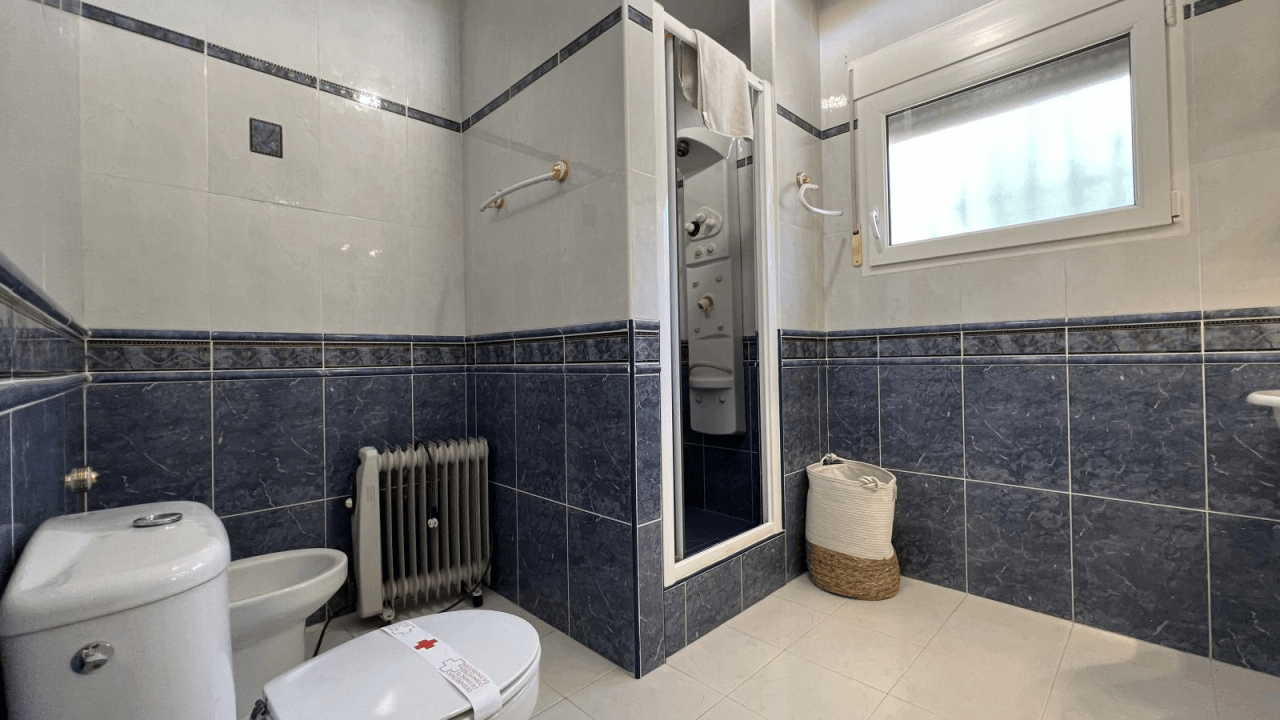 Sehr gepflegte Villa in ruhiger Wohnlage mit Privatpool in Meernähe
