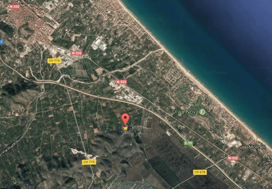 Parcela de construcción en Oliva, cerca de Font Salada, en una ubicación elevada con vistas panorámicas.