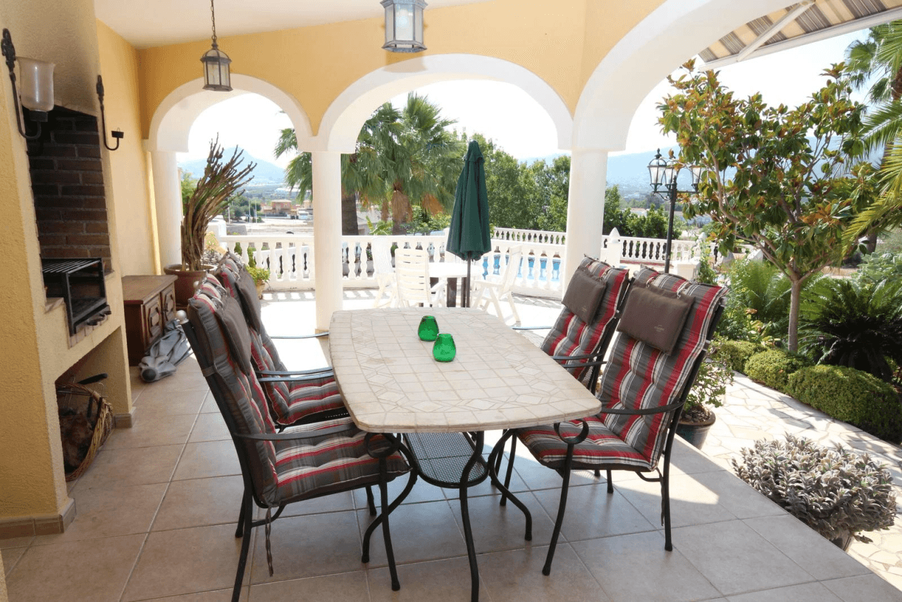 Villa ''Pauline'' mit pool und einen wunderschönen Garten in Beniarbeig