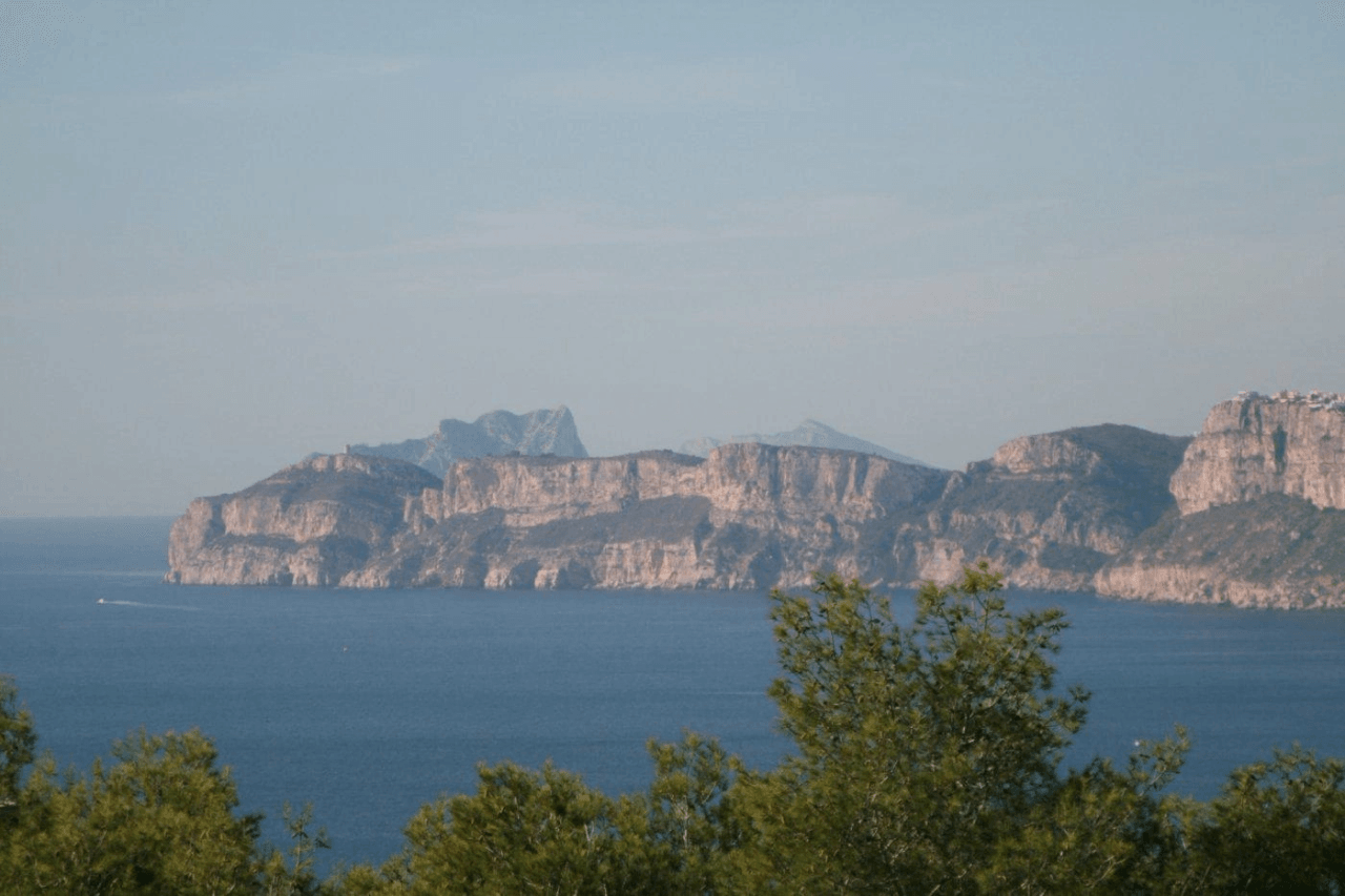 TERRAIN UNIQUE AVEC VUE SUR LA MER À JAVEA.