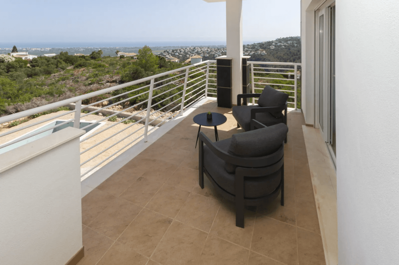 Superbe appartement duplex penthouse de 3 chambres dans un endroit calme avec vue imprenable sur le Monte Pego