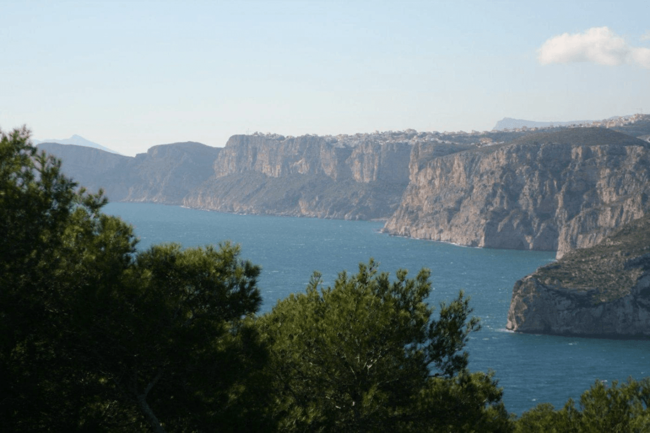 TERRAIN UNIQUE AVEC VUE SUR LA MER À JAVEA.