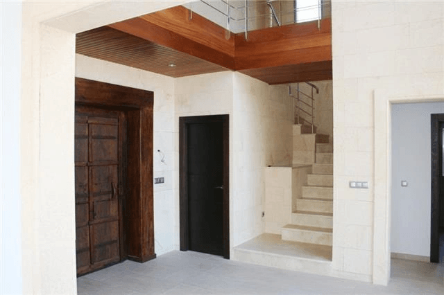 Villa de luxe en parfait état, avec piscine débordante, appartement d‘invité, FH, vue mer, garage et beaucoup plus.