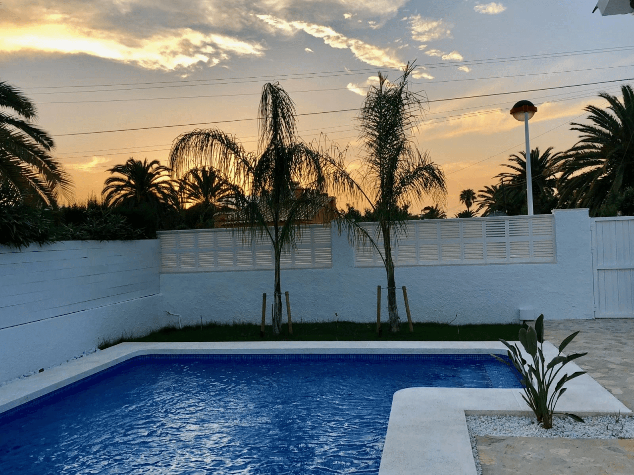 chöne Villa mit vielen Extras, 3 Schlafzimmer, 2 Badezimmer, Wintergarten, BBQ, Außendusche, Klima, Zentralheizung u.v.a.m.