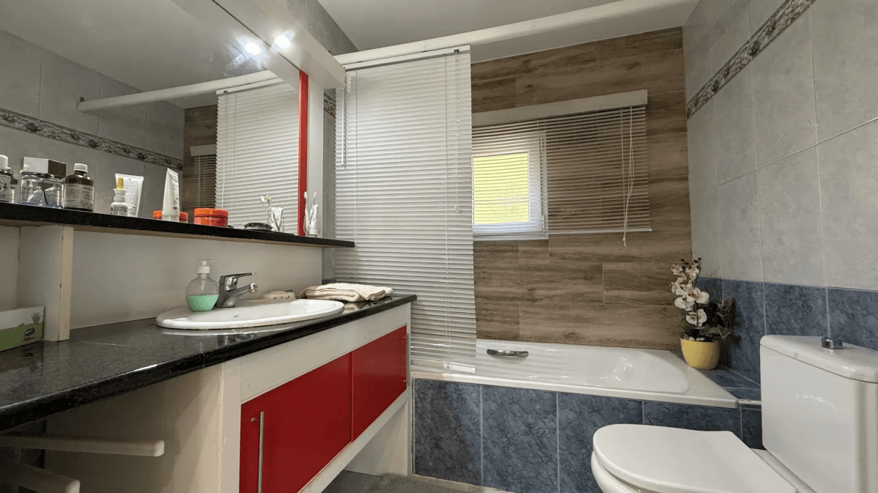 Große Villa auf Eckgrundstück mit Pool und Doppelgarage in Top-Lage Benissa Montemar