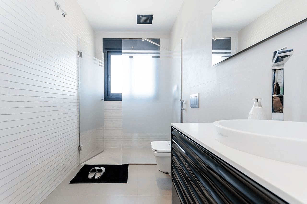 Villas exclusives avec 3 chambres à coucher, 3 salles de bains, W.C., toit-terrasse et piscine privée à seulement 600 m de la plage