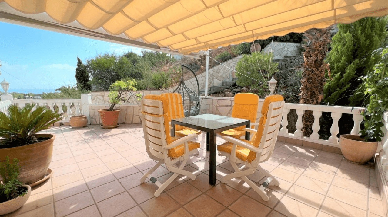 Alquiler. Chalet/Villa à Denia
