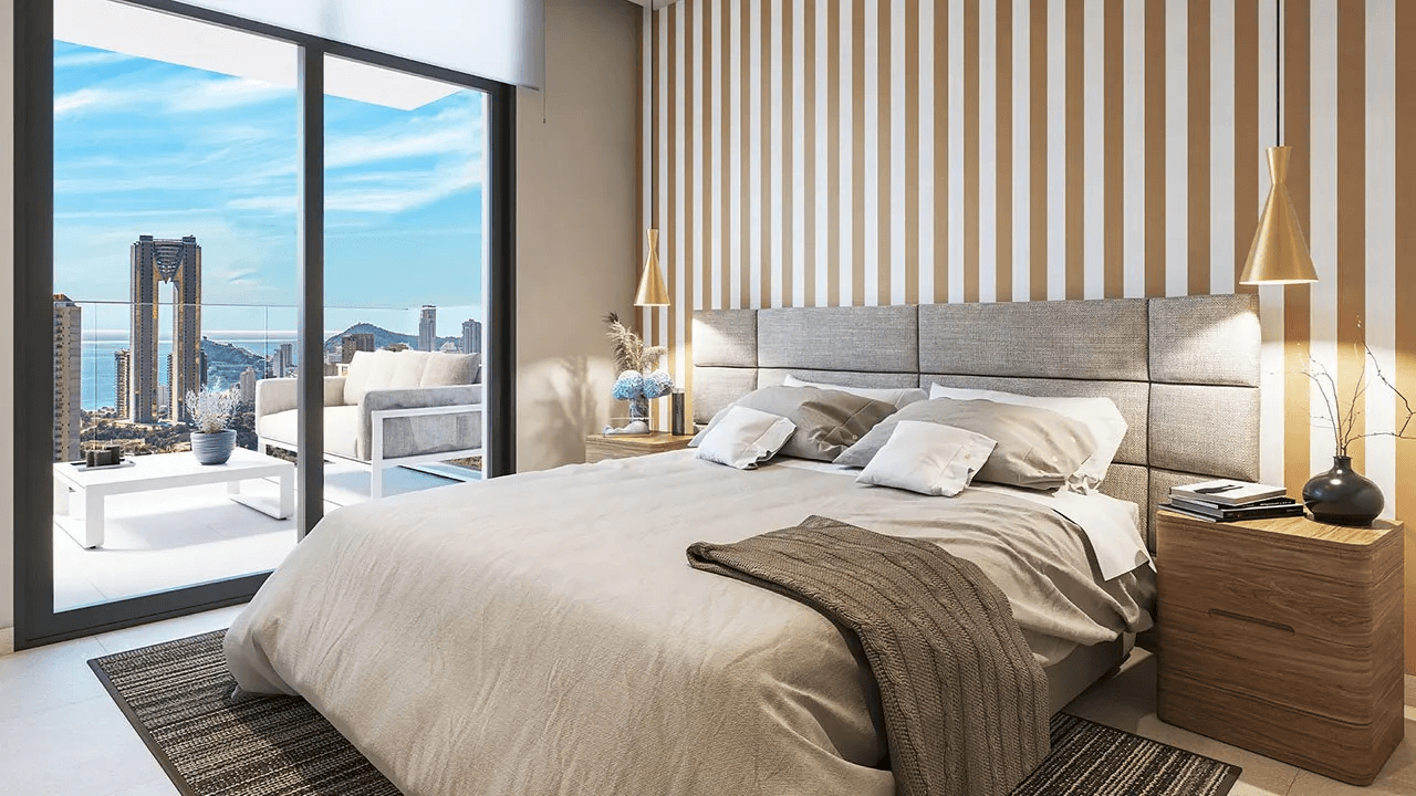 Appartements avec 3 chambres, 2 salles de bain, climatisation et vue sur la mer à seulement 1 km de la plage