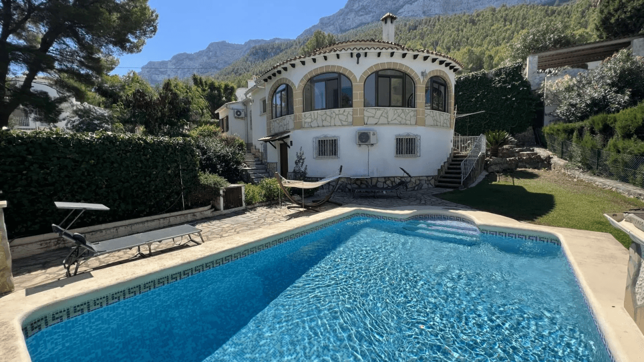 Alquiler. Chalet/Villa à Denia