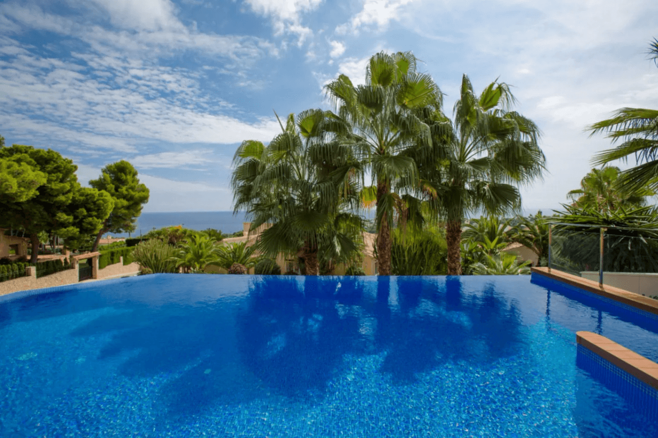 Luxueuse villa moderne avec vue sur la mer à vendre à Moraira