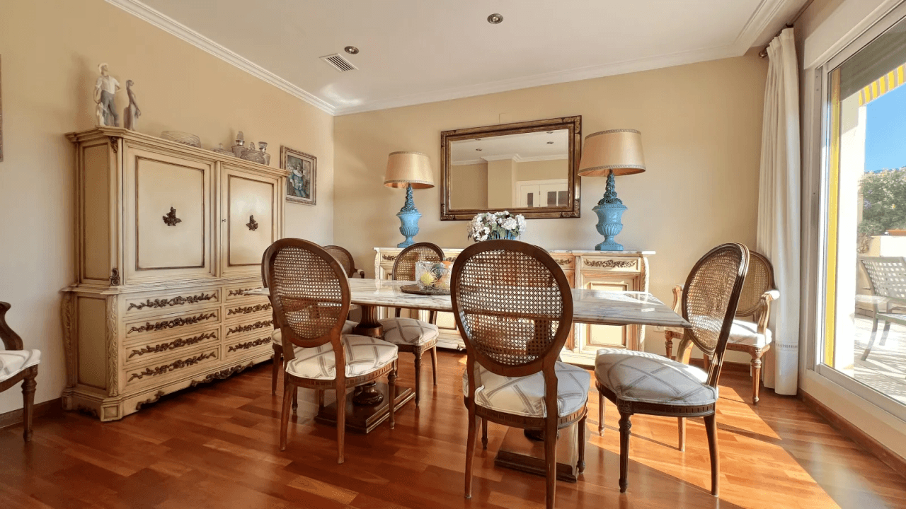 Penthouse duplex exclusif avec 4 chambres et piscine privée sur le toit-terrasse