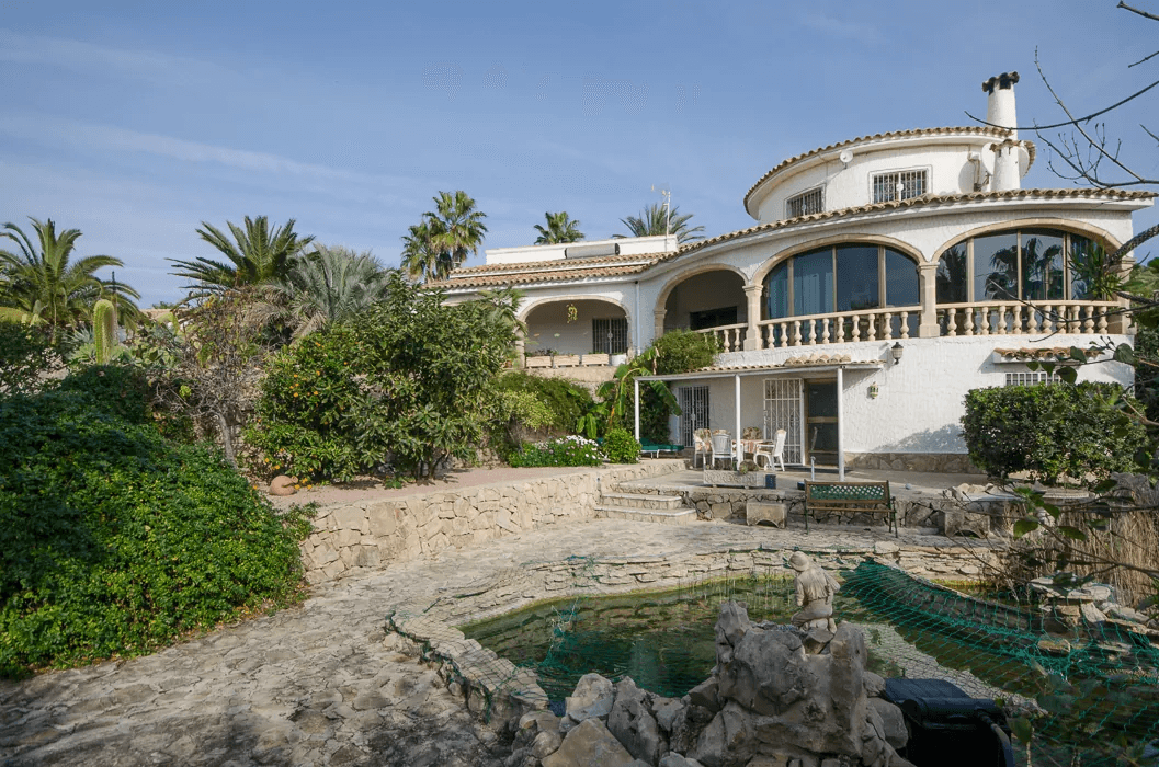 Villa d'exception avec plusieurs maisons d'hôtes dans un parc bien entretenu à Calpe.