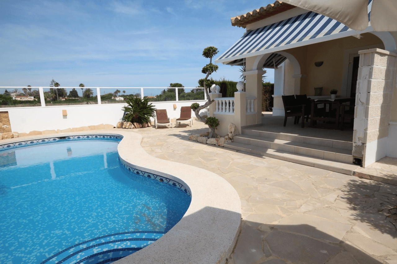 Villa Carlos, lichtdurchflutete Traumvilla mit pool in Els Poblets