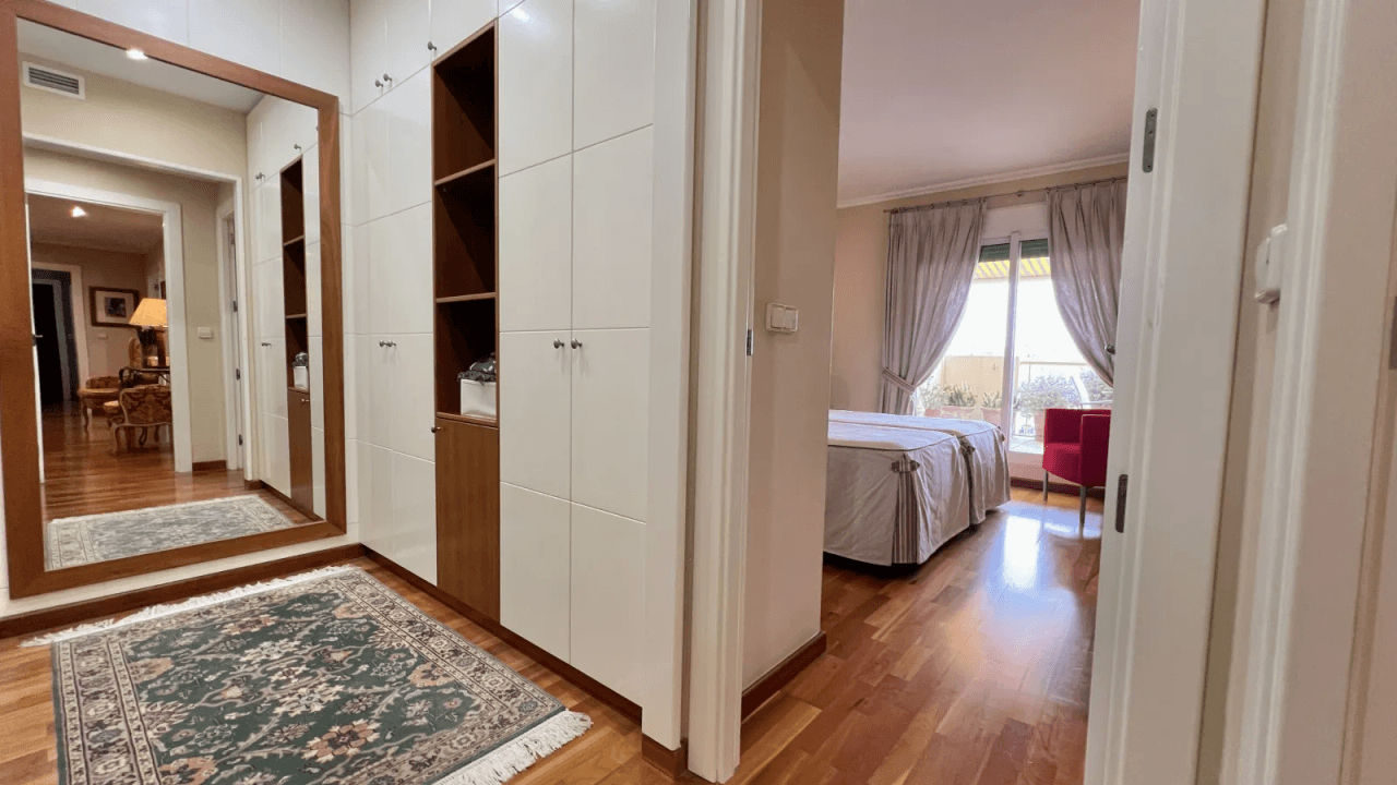 Penthouse duplex exclusif avec 4 chambres et piscine privée sur le toit-terrasse