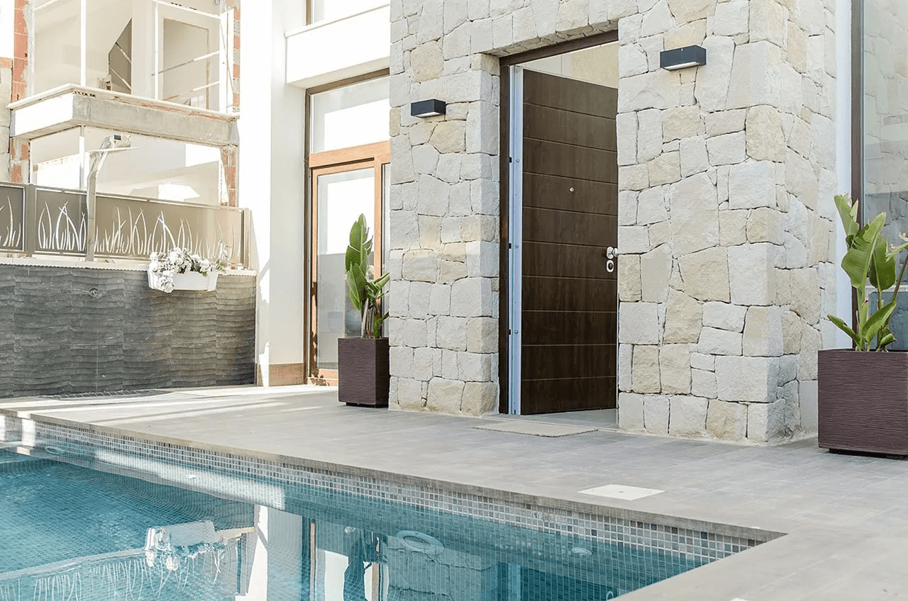 Villas modernas de 3 dormitorios y 3 baños con solario, piscina privada, parking privado y sótano opcional