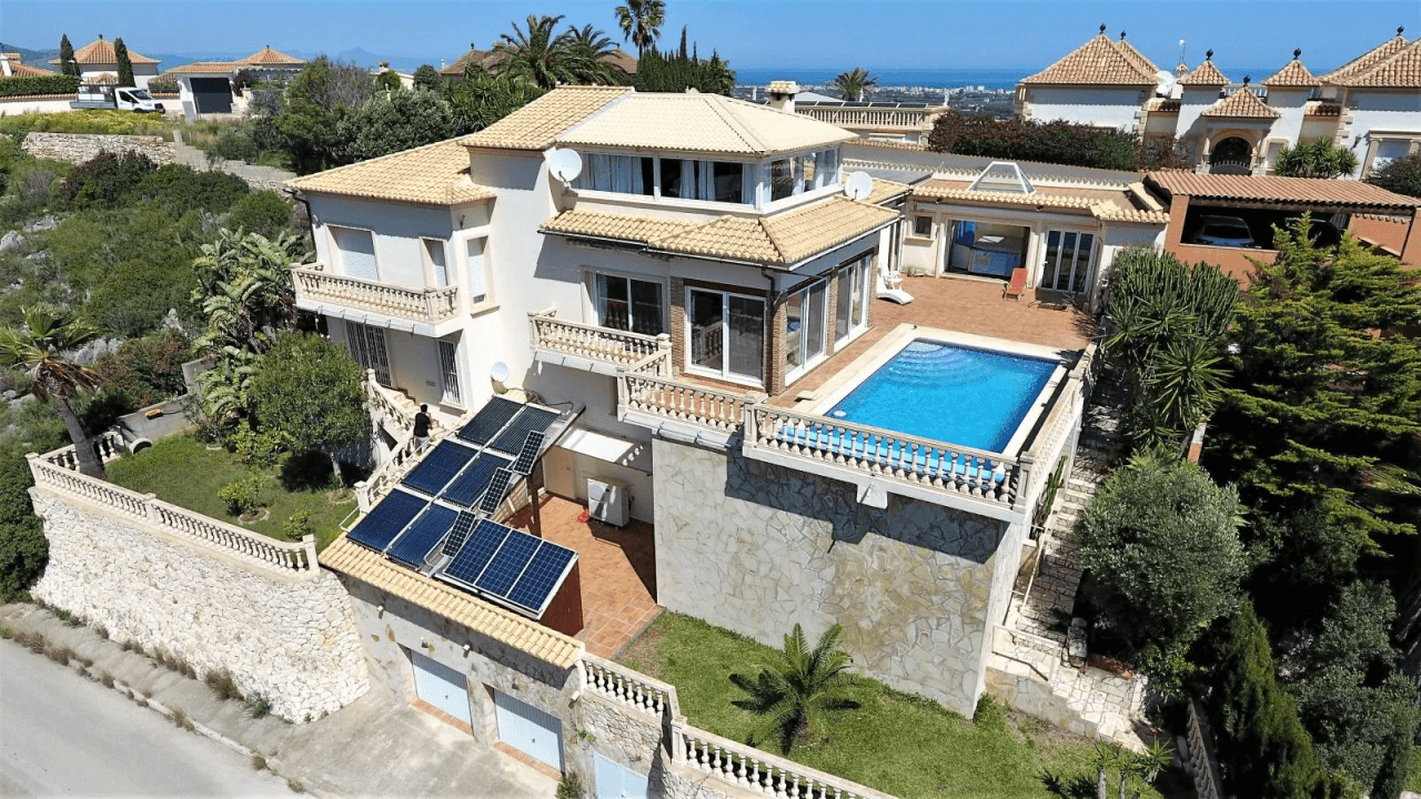 Alquiler. Chalet/Villa à Denia