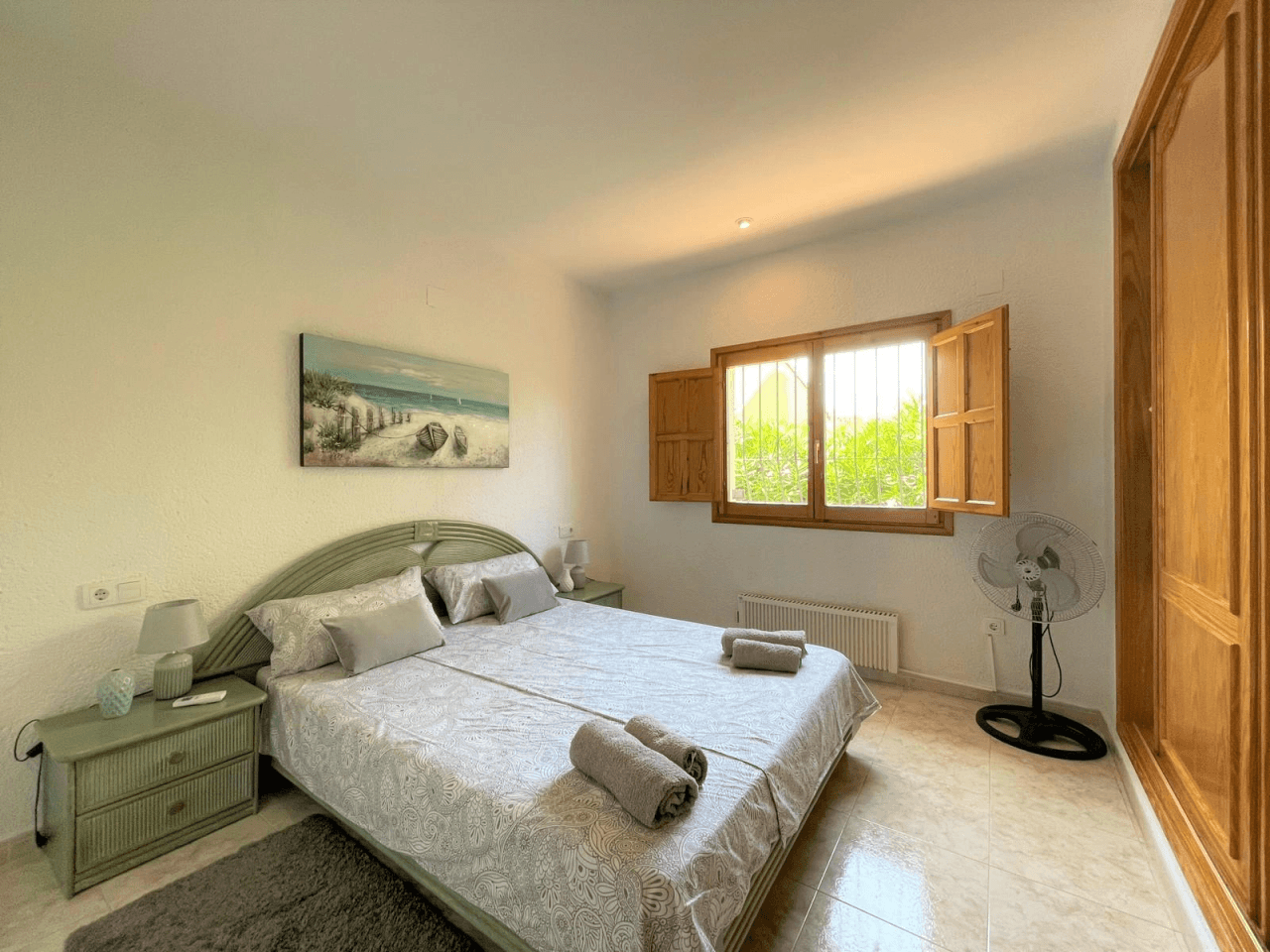 Schöne gepflegte Villa mit mediterranem Garten, großen Privatpool und Klimaanlagen