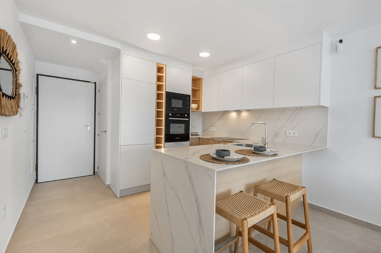 Áticos de 2 dormitorios y 2 baños con solárium, piscina comunitaria y parking privado junto al La Serena Golfresort