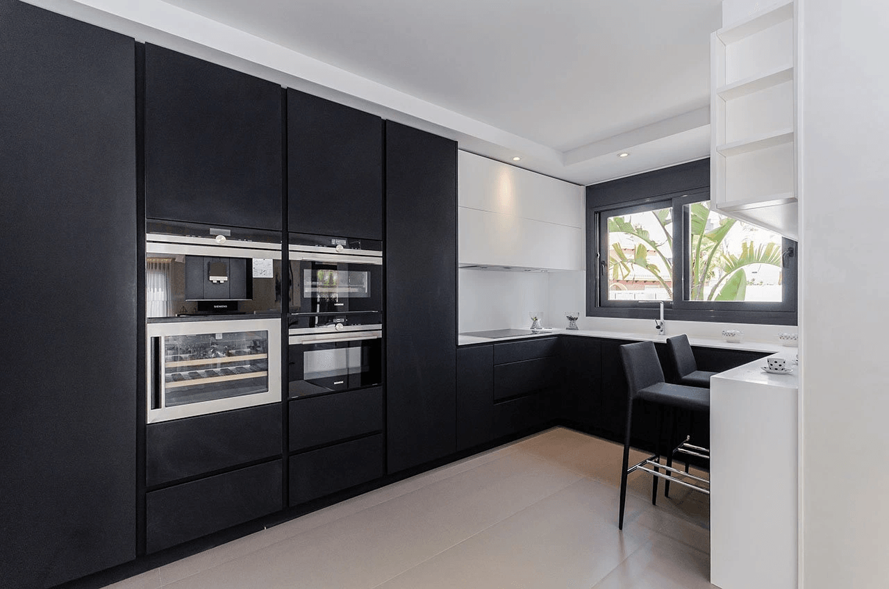 Villas exclusives avec 3 chambres à coucher, 3 salles de bains, W.C., toit-terrasse et piscine privée à seulement 600 m de la plage