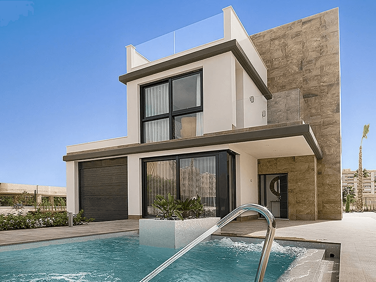 Villas exclusives avec 3 - 4 chambres à coucher, 2 salles de bains, W.C., toit-terrasse et piscine privée à seulement 600 m de la plage