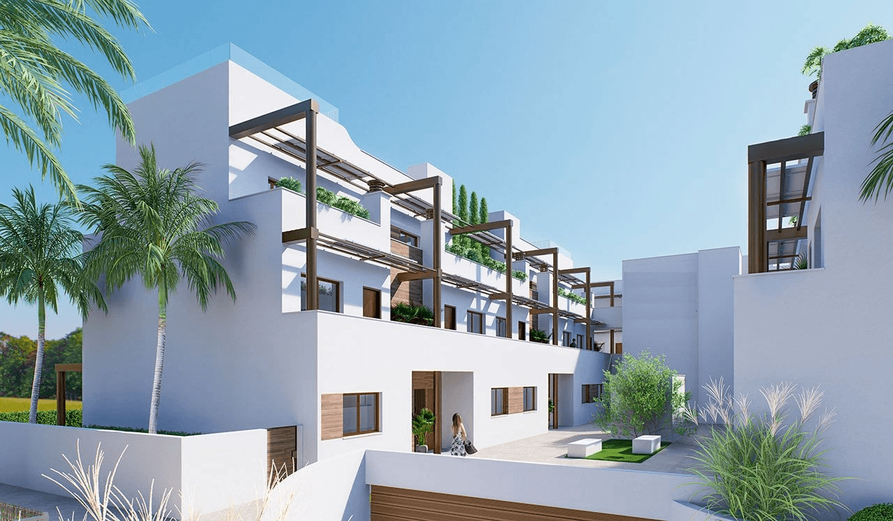 Bungalows bajos de 2 dormitorios y 2 baños con parking privado y piscina comunitaria a tan solo 200 m de la playa