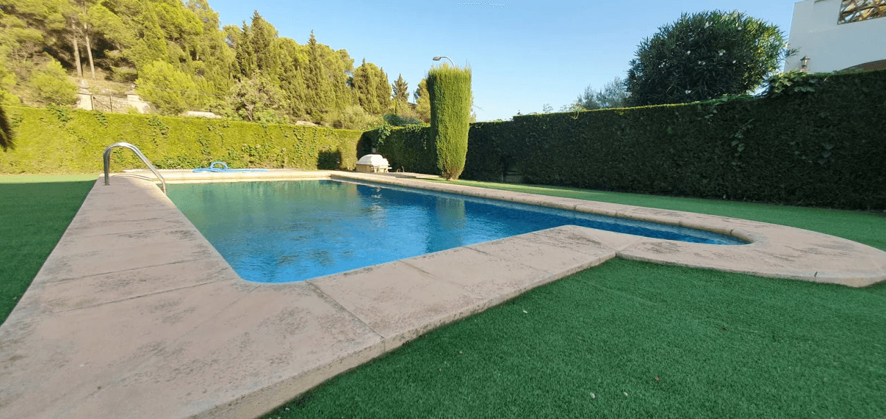 Mansión muy bien cuidada en excelente zona residencial en Oliva XL parcela
