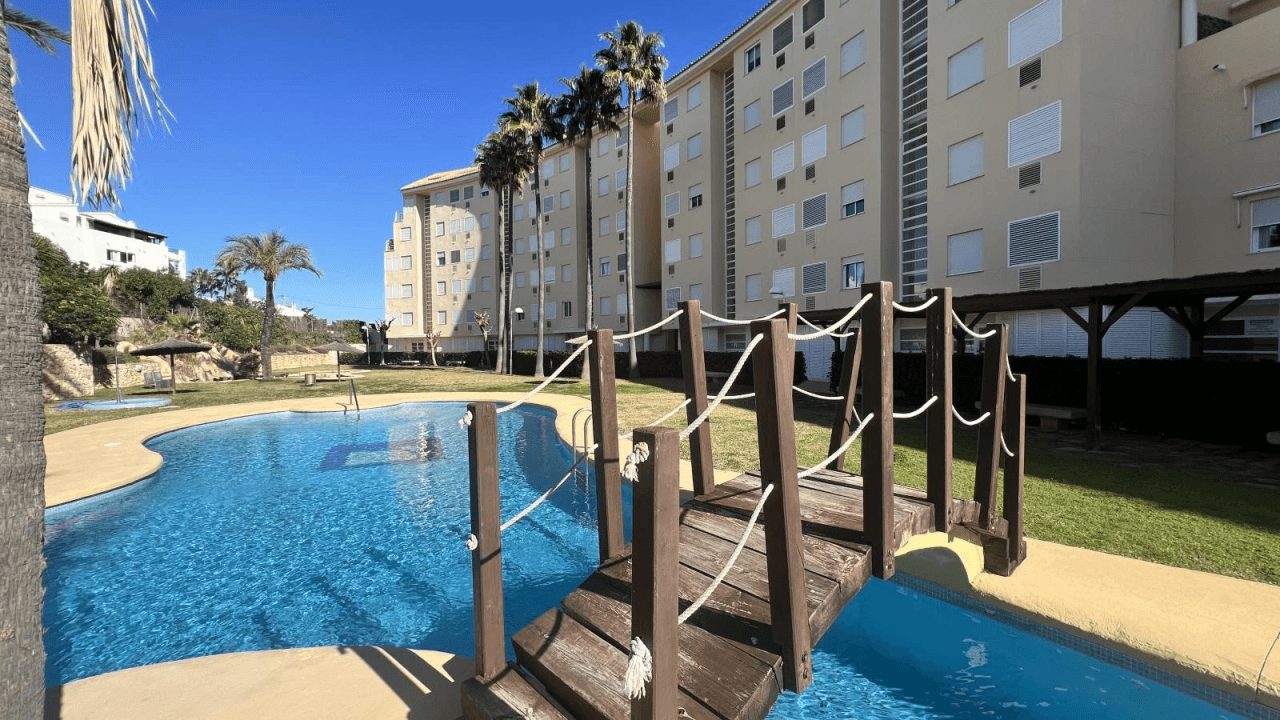 Appartement avec 2 chambres, piscine communautaire et à seulement 50m de la mer Méditerranée !