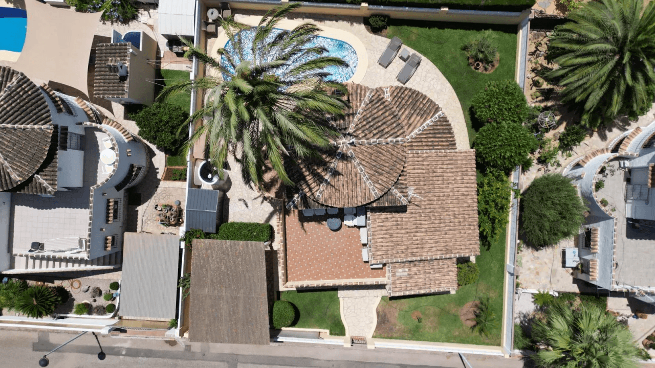 Sehr gepflegte Villa in ruhiger Wohnlage mit Privatpool in Meernähe
