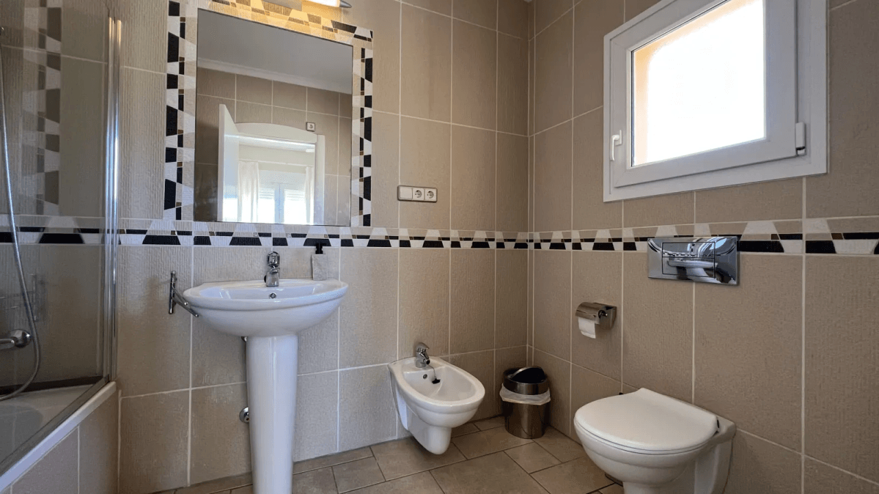 Top gepflegte 3 Schlafzimmer Villa mit Panoramablick und Vermietungslizenz in Javea