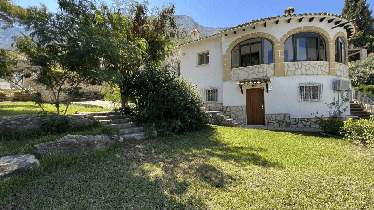 Villa mit 3 Schlafzimmern, 2 Badezimmer, Schwimmbad, Garten und vielem mehr.