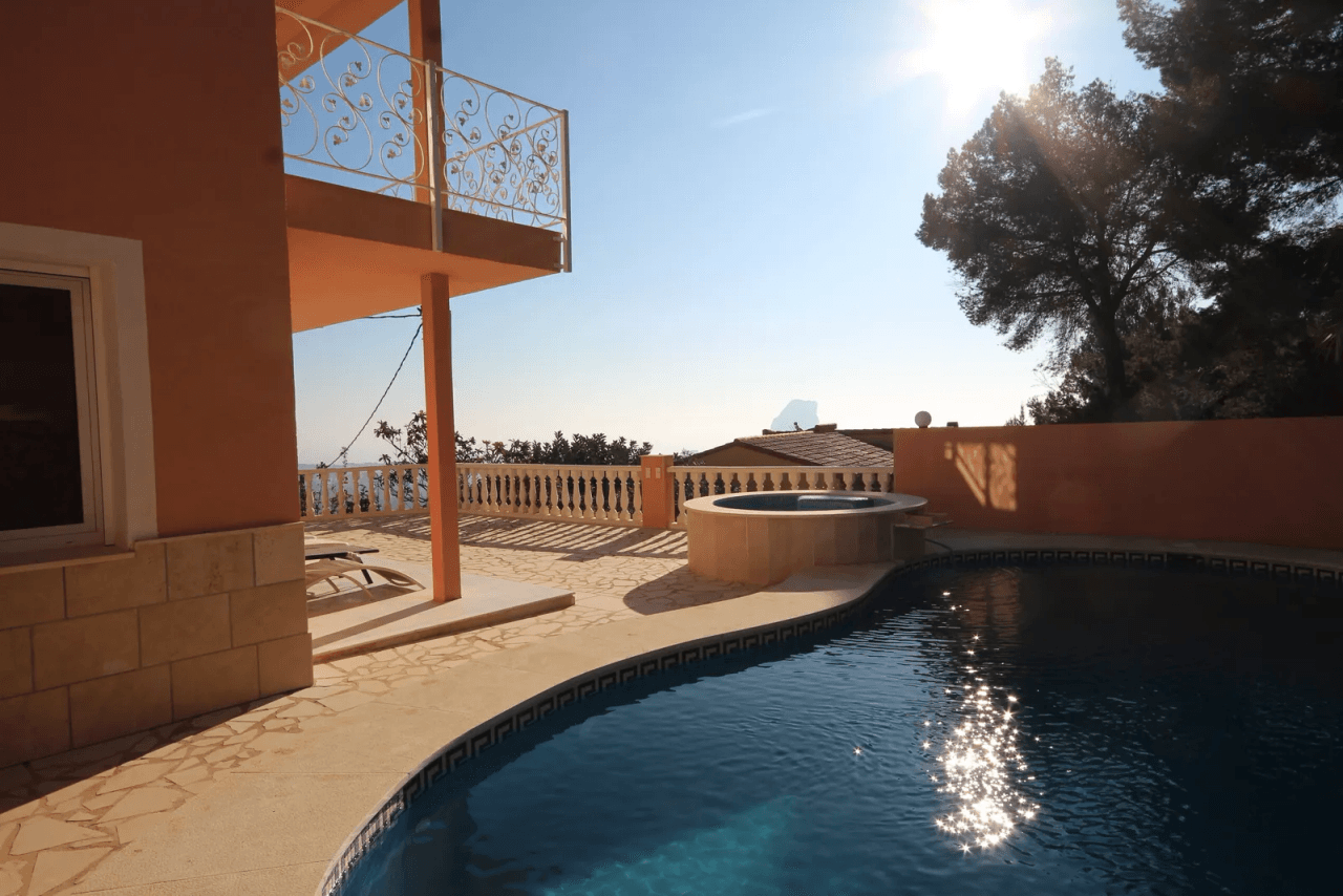 Belle et très spacieuse villa, avec des vues étendues sur Calpe et le célèbre rocher d'Ifach !