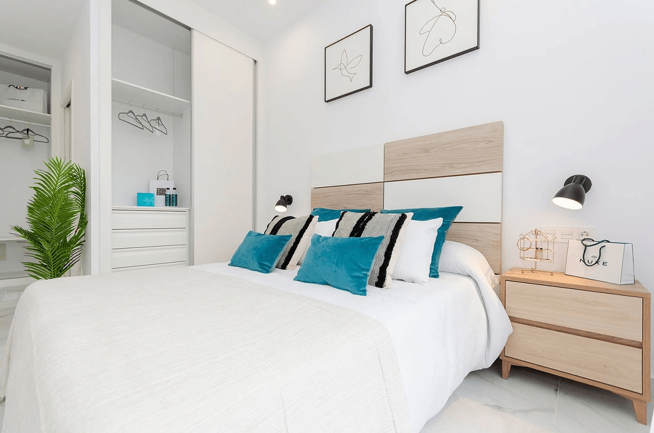 Villas avec 3 chambres, 3 salles de bains, climatisation pré-installée, piscine privée et parking privé