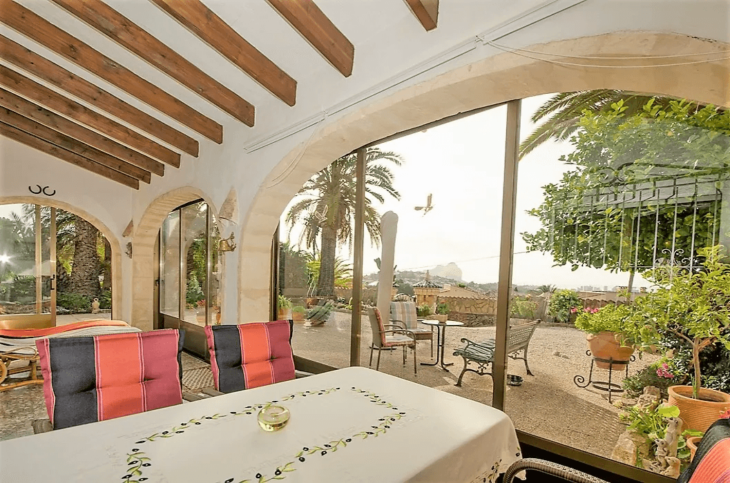 Villa d'exception avec plusieurs maisons d'hôtes dans un parc bien entretenu à Calpe.