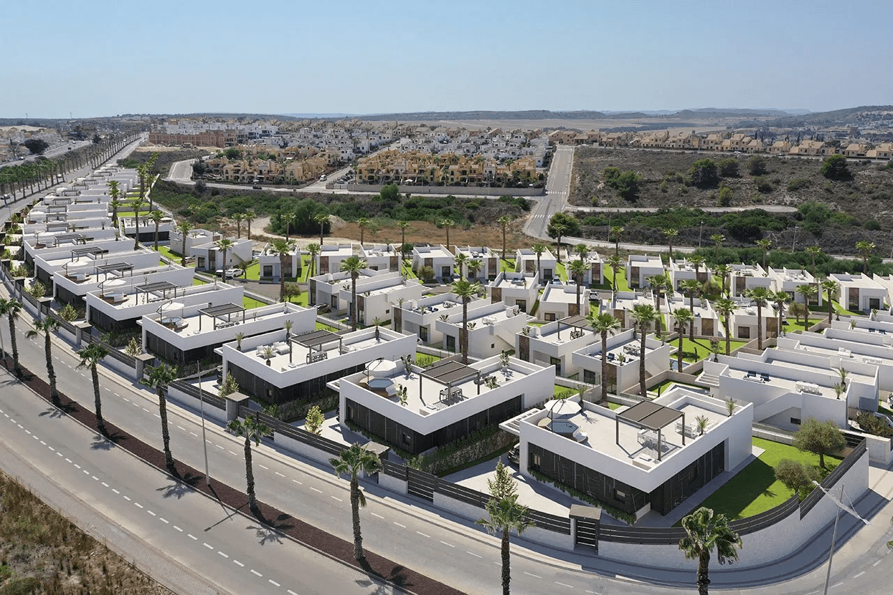 Villas avec 3 chambres, 2 salles de bains, terrasse sur le toit et piscine privée dans un merveilleux complexe de golf