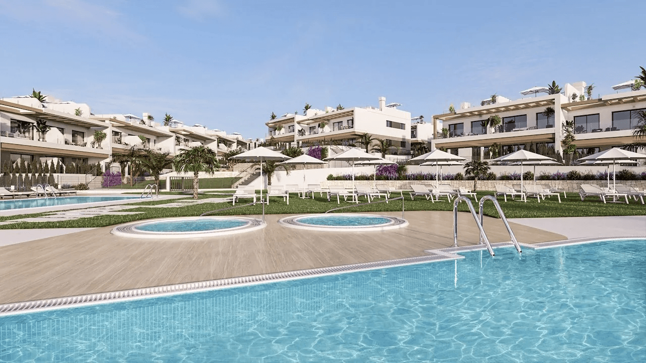 Penthouses avec 3 chambres, 2 salles de bain, terrasse sur le toit, parking privé, piscines communes et jacuzzis chauffés