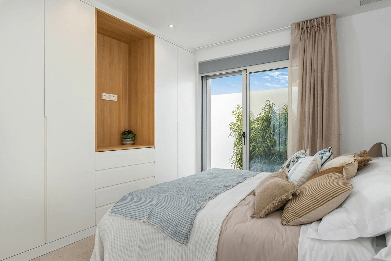 Villas de una sola planta con 3 dormitorios, 2 baños, preinstalación aire acondicionado y piscina privada en el campo La Serena Golf