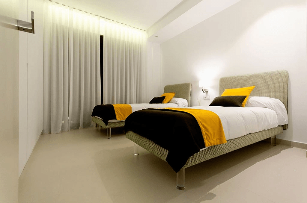 Villas exclusives avec 4 chambres à coucher, 4 salles de bains, toit-terrasse et piscine privée à seulement 600 m de la plage