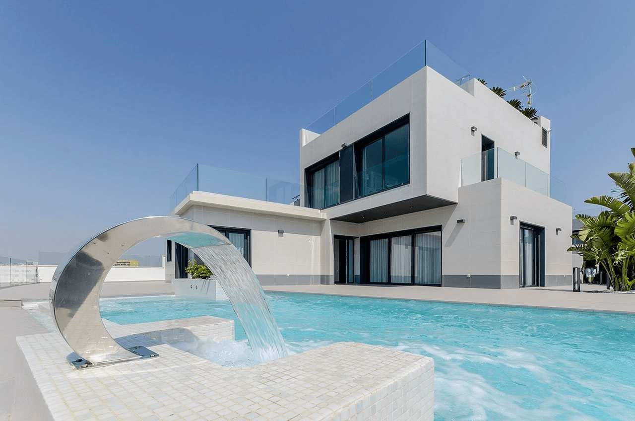 Villas exclusives avec 3 chambres à coucher, 3 salles de bains, W.C., toit-terrasse et piscine privée à seulement 600 m de la plage
