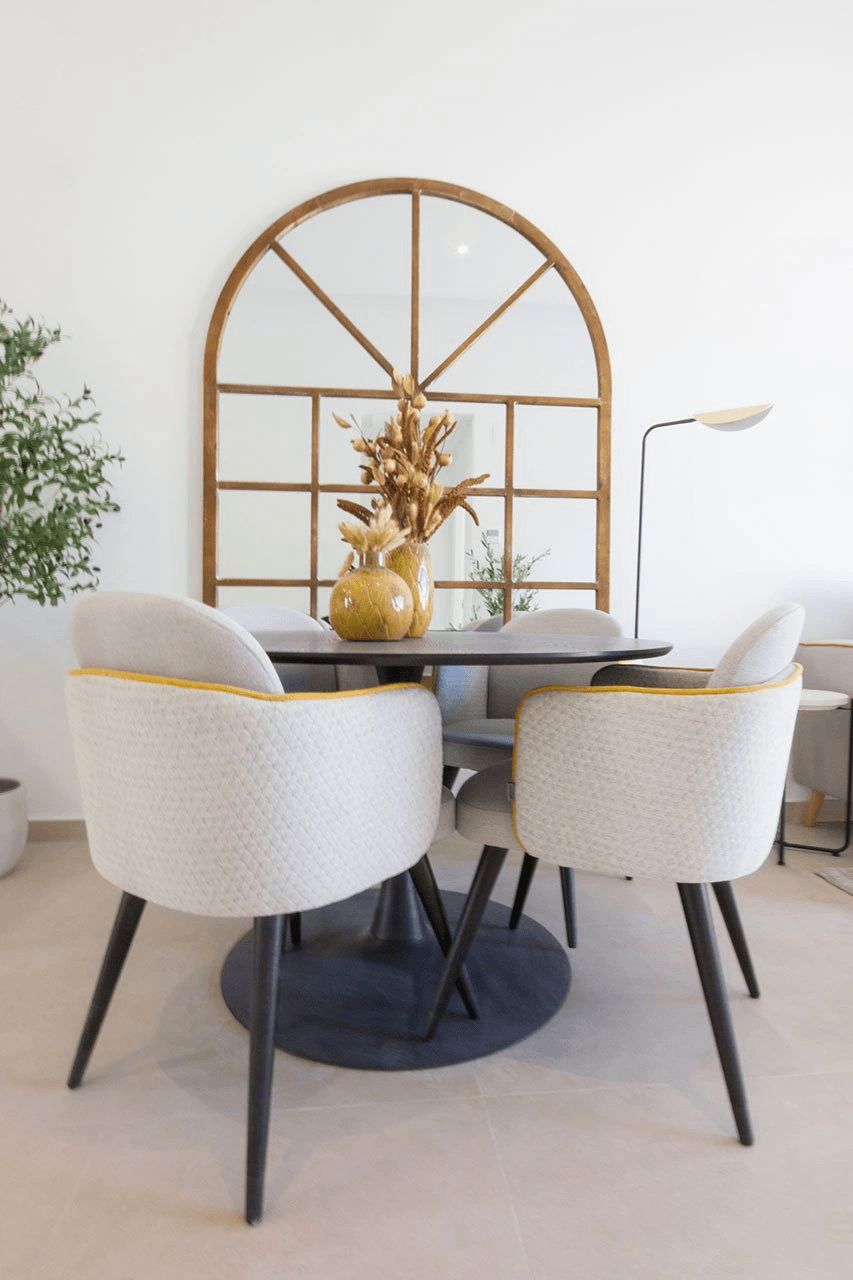 Appartements au dernier étage avec 3 chambres, 2 salles de bains, toit-terrasse, parking privé et piscine communautaire