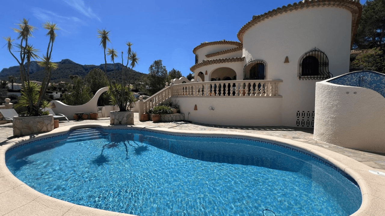 Villa ensoleillée avec grand jardin à Marquesa V à Dènia.