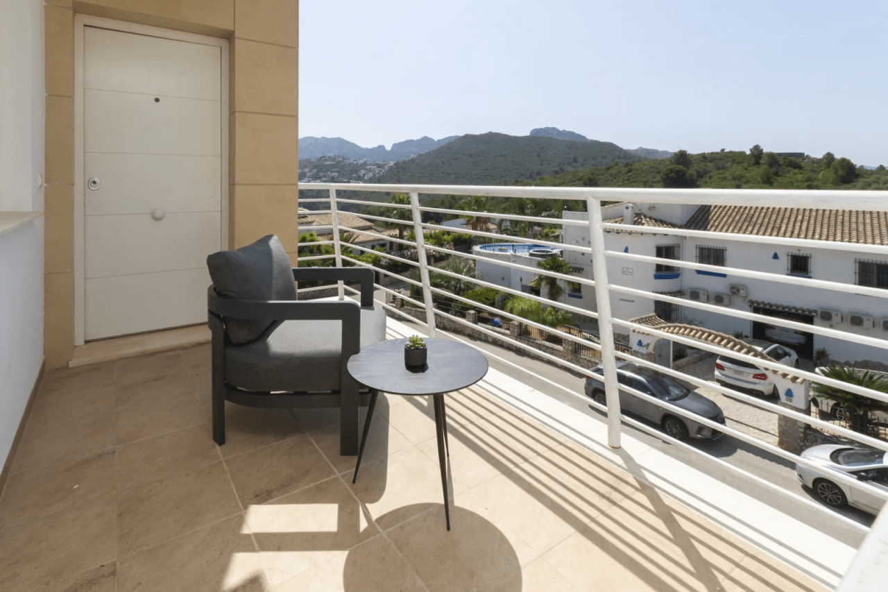 Superbe appartement duplex penthouse de 3 chambres dans un endroit calme avec vue imprenable sur le Monte Pego