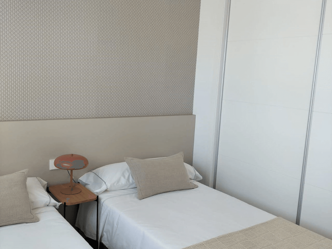 Maisons mitoyennes modernes et confortables 2 chambres dans un complexe de golf