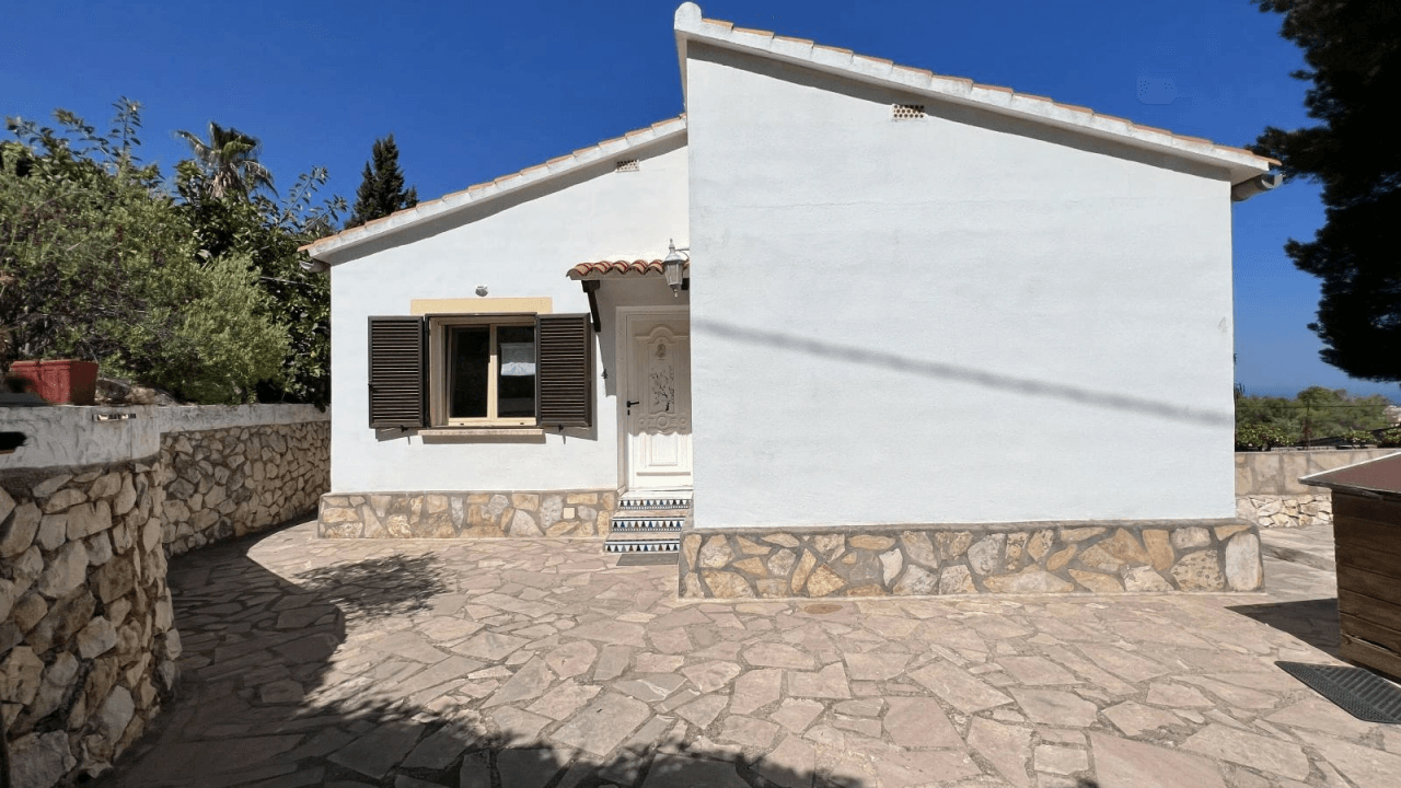 Villa mit 3 Schlafzimmern, 2 Badezimmer, Schwimmbad, Garten und vielem mehr.