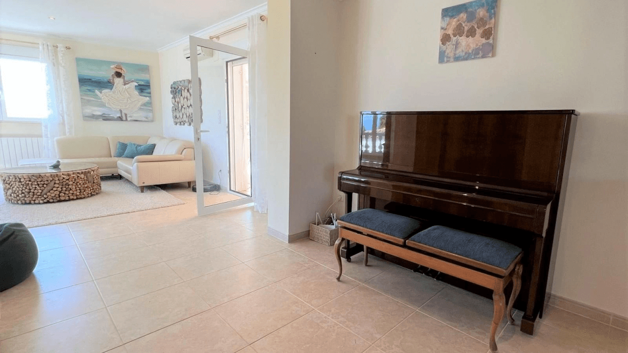 Alquiler. Chalet/Villa à Denia