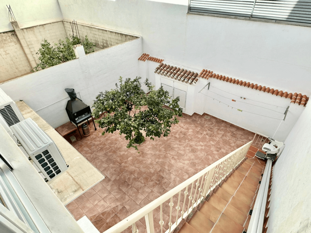 Casa de pueblo con 2 viviendas independientes en Pego