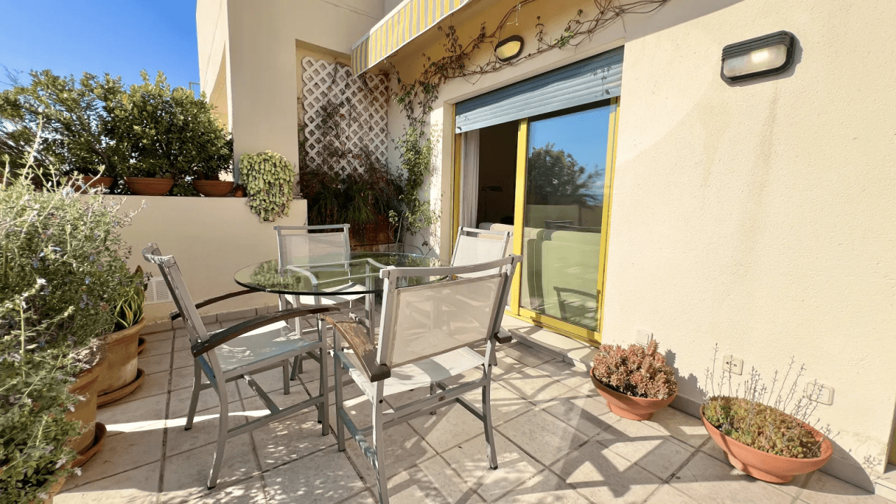 Penthouse duplex exclusif avec 4 chambres et piscine privée sur le toit-terrasse