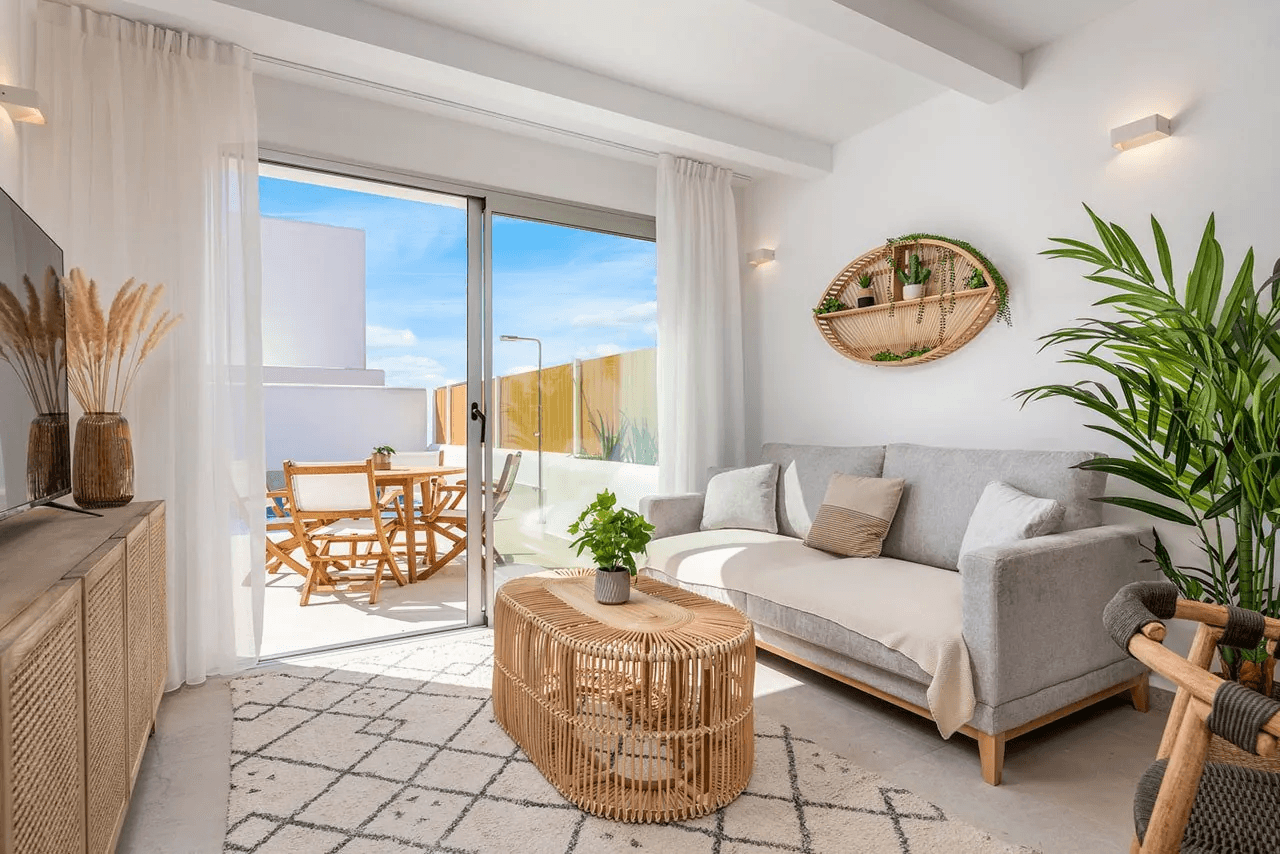Villas de dos plantas con 3 dormitorios, 2 baños, preinstalación aire acondicionado y piscina privada en el campo La Serena Golf