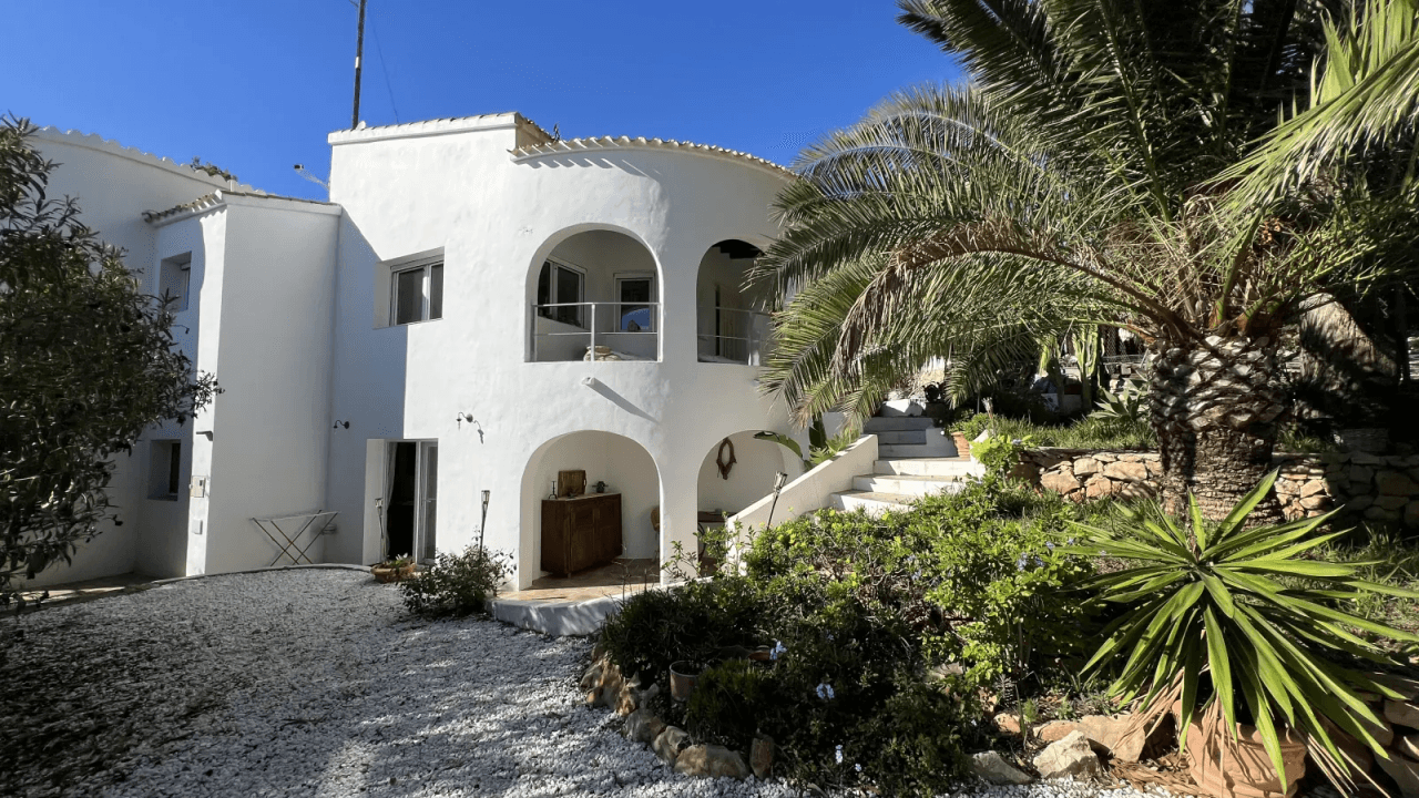 Schön renovierte 3 Schlafzimmer-Villa mit neuem Privatpool in bevorzugtem Wohngebiet