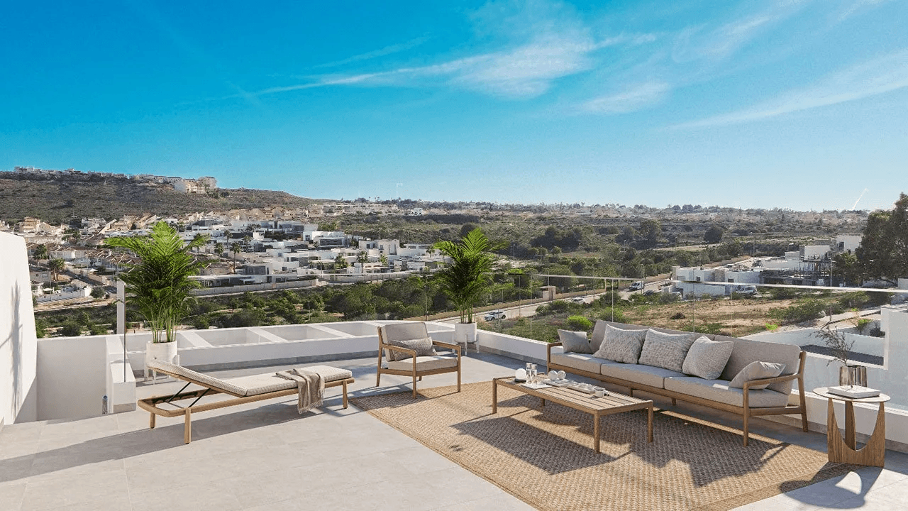 Penthouses avec 3 chambres, 2 salles de bain, terrasse sur le toit et piscine communautaire